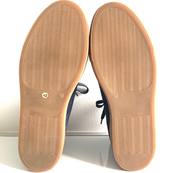 NWOT, Blue Suede, Gum Sole, Cap Toe, High Tops - Picture 7 of 8